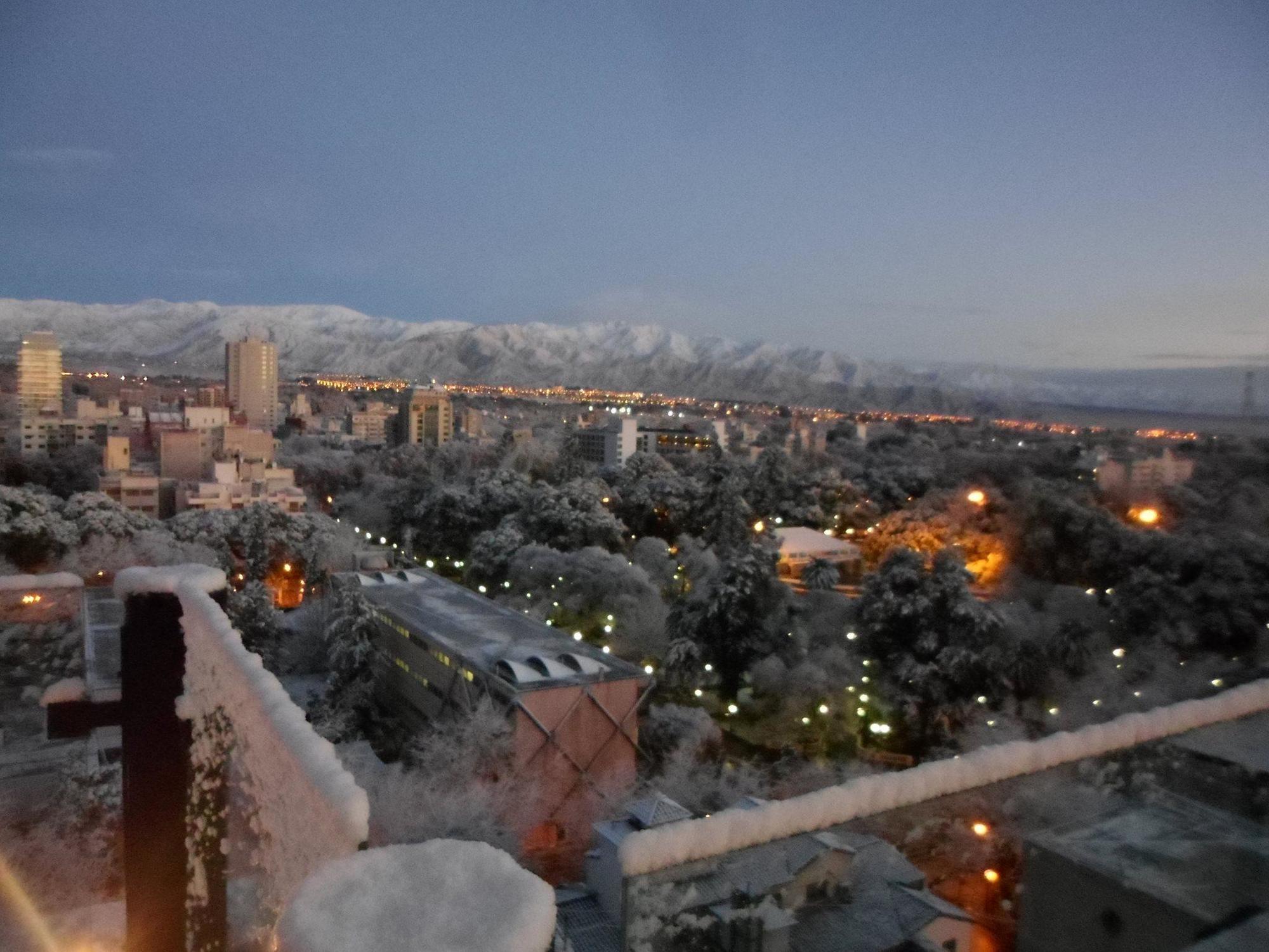 Premium Tower Suites Мендоса Экстерьер фото