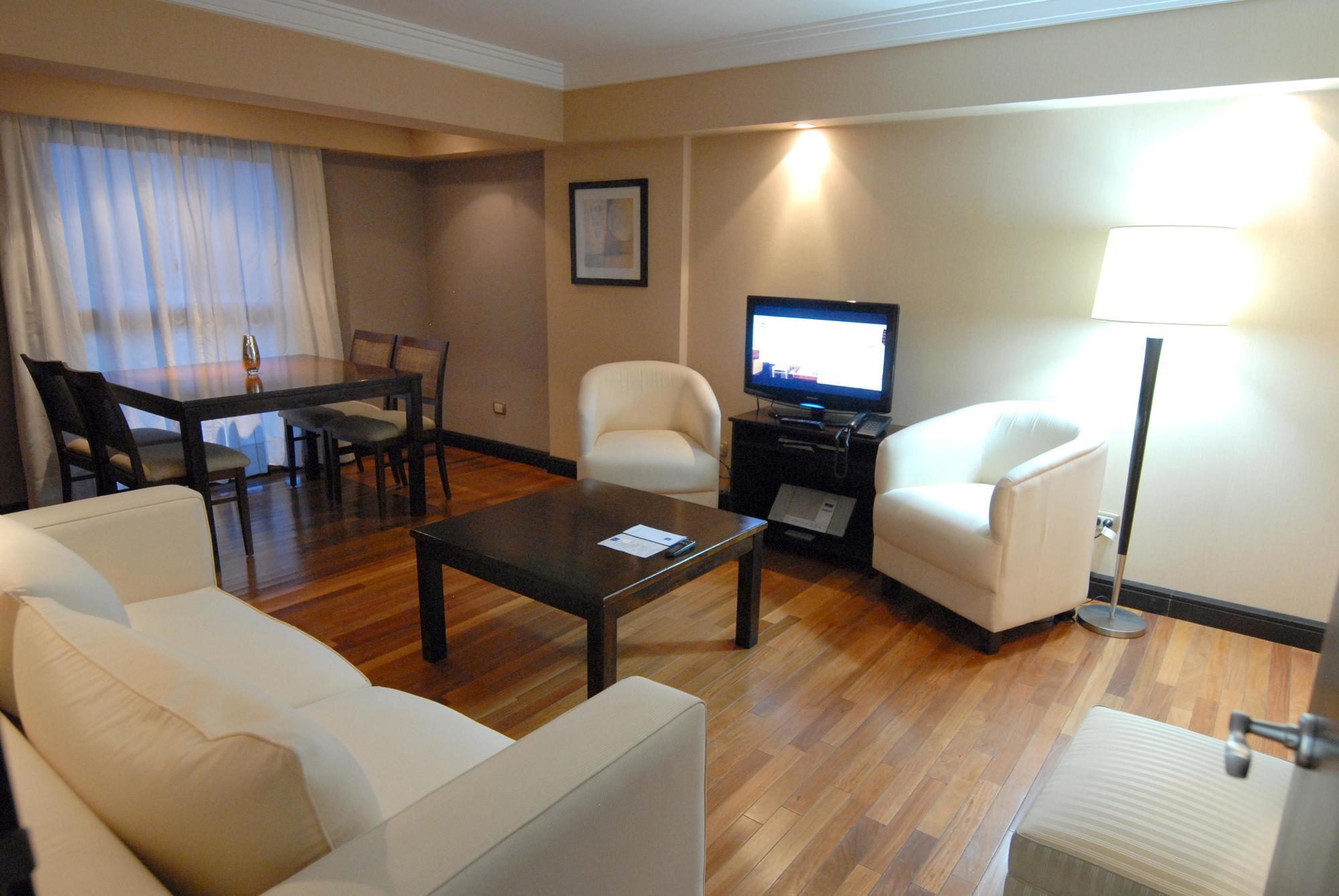 Premium Tower Suites Мендоса Экстерьер фото