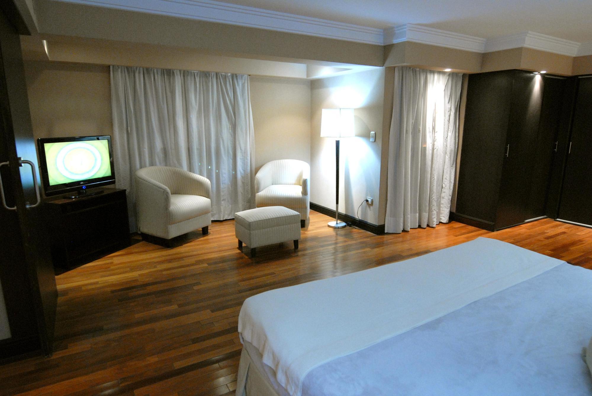Premium Tower Suites Мендоса Экстерьер фото