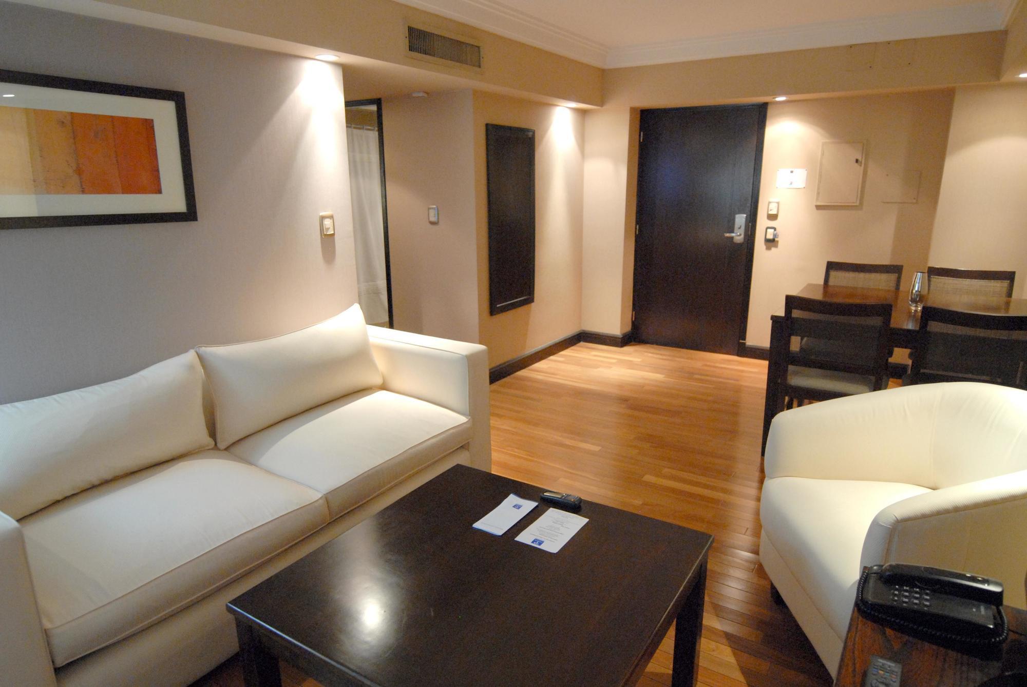 Premium Tower Suites Мендоса Экстерьер фото
