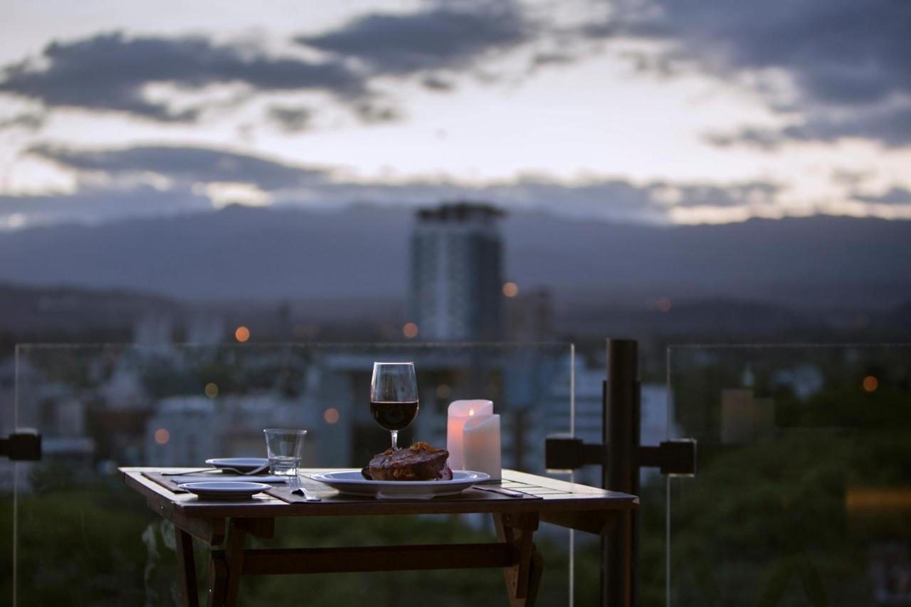 Premium Tower Suites Мендоса Экстерьер фото